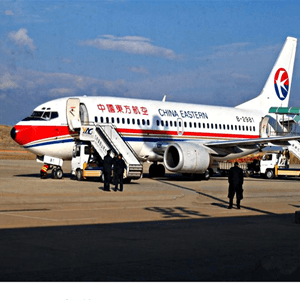 西庆航空托运航空快运业稳步发展的原因是什么？